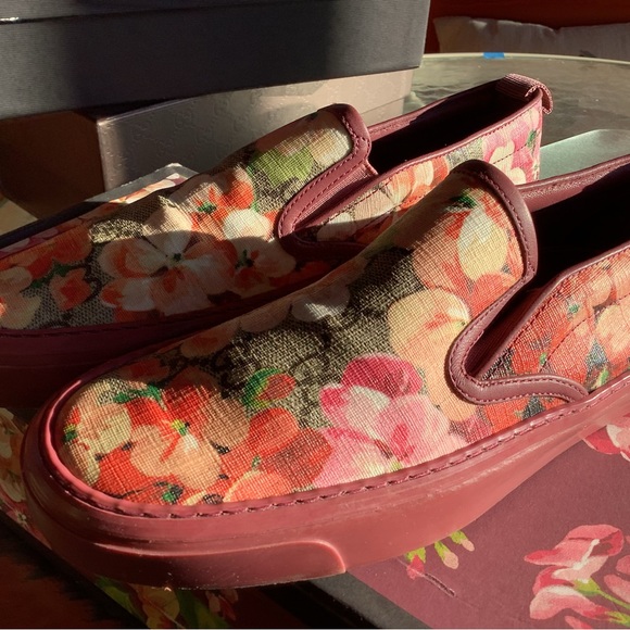 Gucci Bloom Slip Ons - Picture 5 of 11
